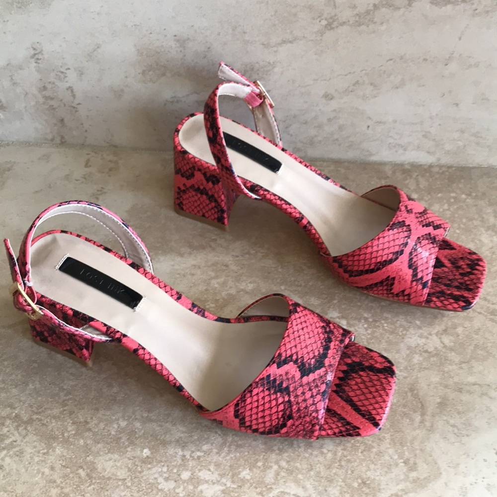 Lost Ink sandals - Picture 7 of 14